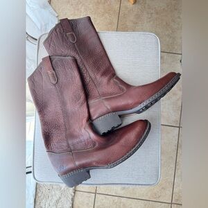 Børn Brown‎ Leather Tall Boots – Women’s 9 / 40.5 – Never Worn – Pull-On